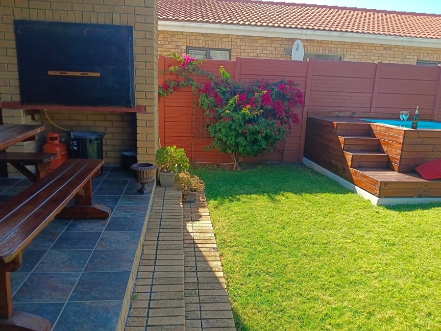 3 Bedroom Property for Sale in Sandbaai Western Cape